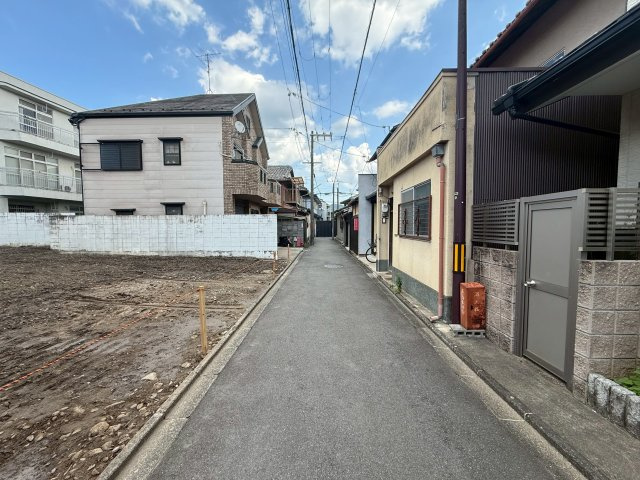 左京区下鴨松ノ木町土地の前面道路含む現地写真|対象不動産の南側道路です。セットバックが必要です。
