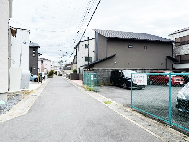 長岡京市長岡２丁目　土地の前面道路含む現地写真|西側から東に向いて撮影