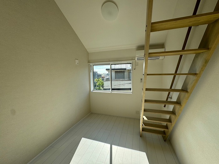 クレストコート上永谷の洋室