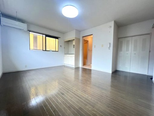 ハピネス千里園の居間・リビング|こちらのリビングで趣味の時間をお楽しみください