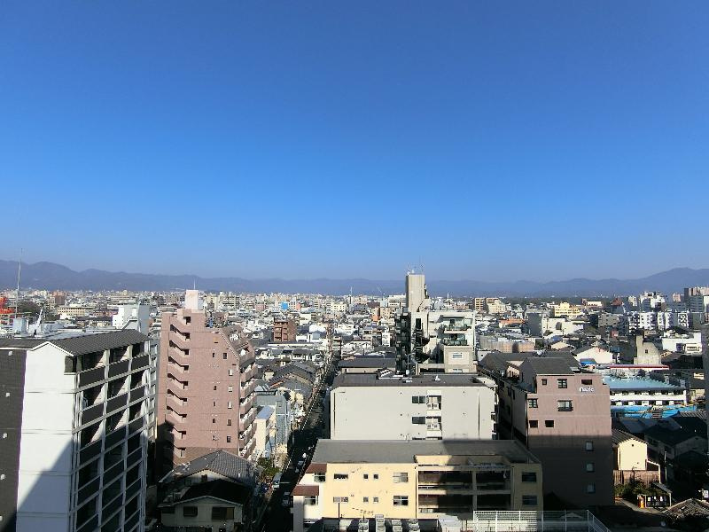 ルネ烏丸御池の展望|北側の眺望 １２階ですので、遮る建物が無く五山の送り火や比叡山など市内が一望できます。