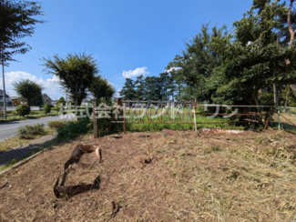 【前面道路含む現地写真】 | 入間市新光 | 平坦地なので周辺に坂道がなく買いものや通勤での負担が少ない立地です