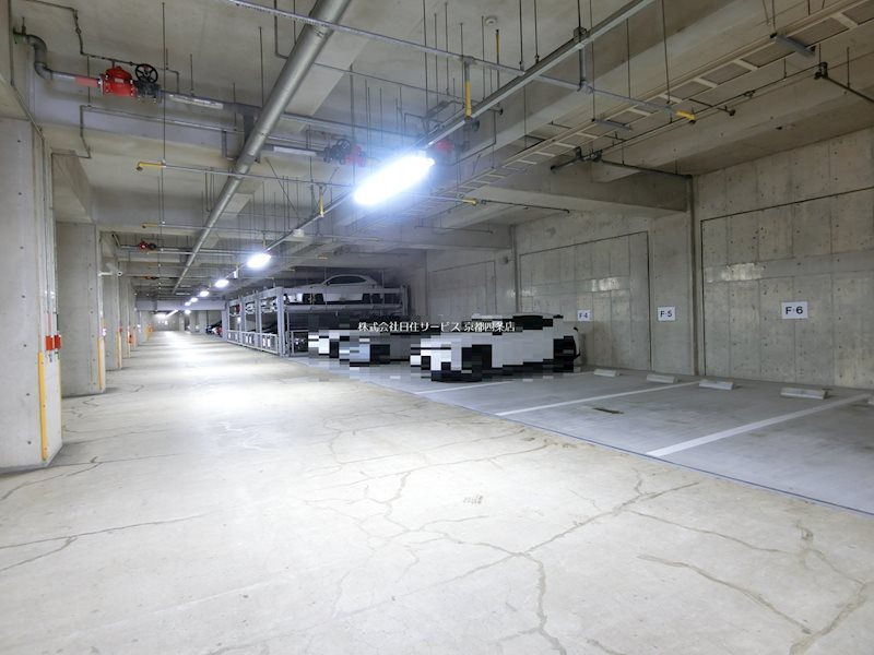 ファミールガーデン二条駅前の駐車場