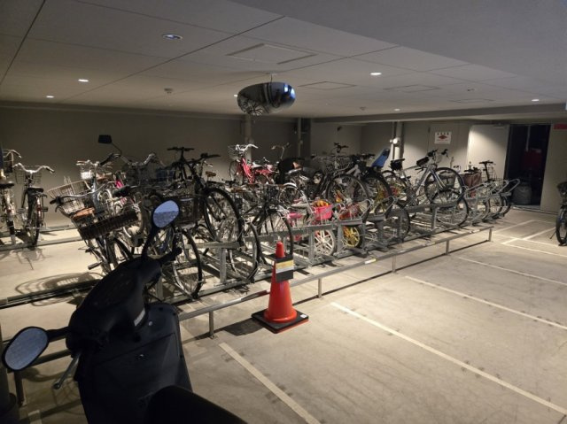 プレミスト京都六角通堂之前町の駐輪場