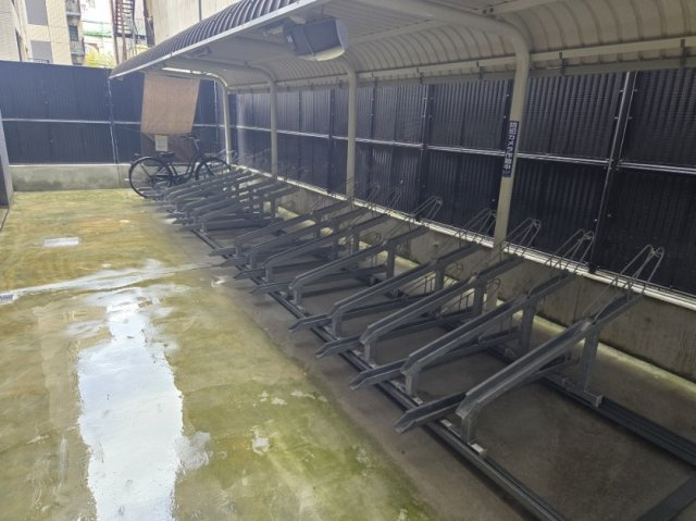 プレミスト京都六角通堂之前町の駐輪場