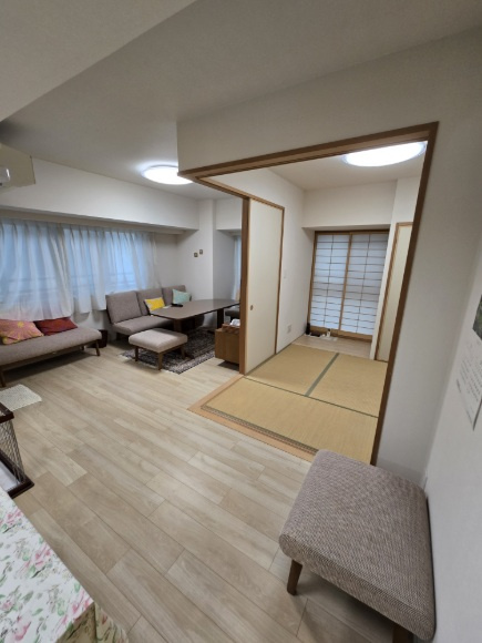 プレミスト京都六角通堂之前町の居間・リビング|LDKと和室です