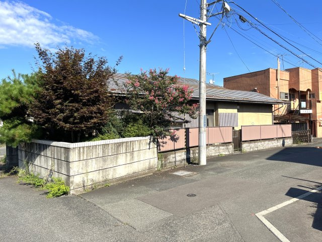 敷地面積６６坪・延べ床面積２８坪・仙北三丁目・モダンな中古平屋の外観|外観写真です。現在、荷物を片付け中です。近日中には中のお写真も掲載します。