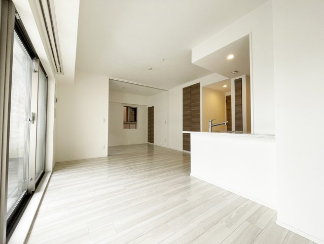 ザ・テラス京都グランターミナルの居間・リビング|こちらのリビングで趣味の時間をお楽しみください