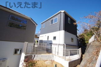 【外観】 | 東南側が公園通路となっていて陽あたりが良いです。