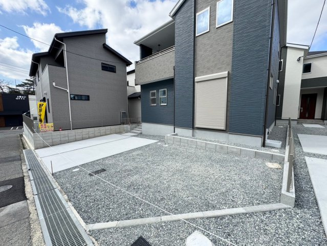ーBloomーブルームー小倉北区井堀1丁目2期　【小倉北区　新築戸建て】の駐車場|駐車スペースは普通車２台、軽１台可能♪　【小倉北区　新築戸建て】