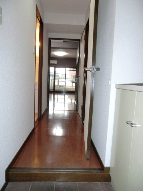 プリンスコート新高の玄関