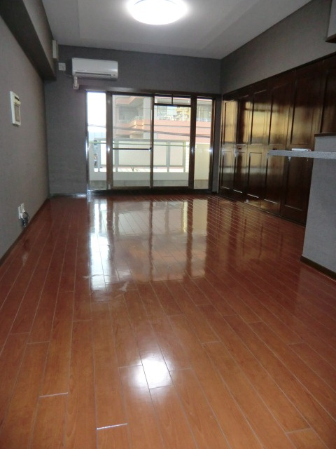 プリンスコート新高の居間・リビング