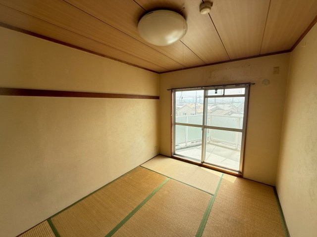 ヴィーヴル向日の和室|約6帖の和室です。