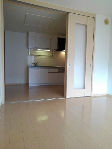 リバーサイド・コセⅡの居間・リビング|明るい室内です☆