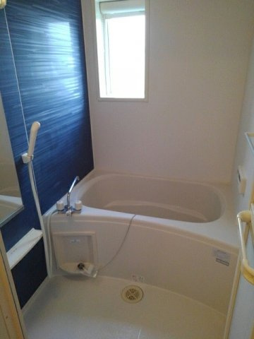 リバーサイド・コセⅡの浴室|追い焚き付きのお風呂です♪