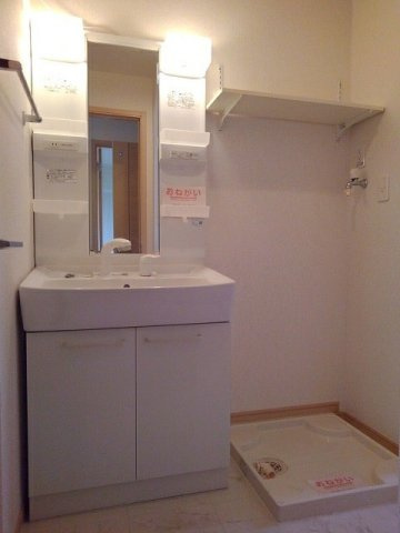 リバーサイド・コセⅡの洗面所|広い洗面スペースです★