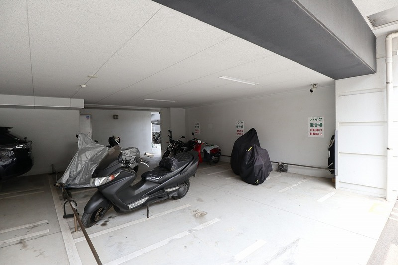 福岡市博多区千代１丁目の賃貸マンションの駐車場