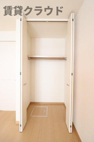 ルミエールAの収納|洋服はもちろん、その他の荷物も収納可能♪