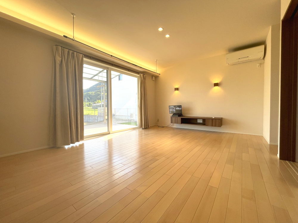 国分寺町柏原　戸建の居間・リビング