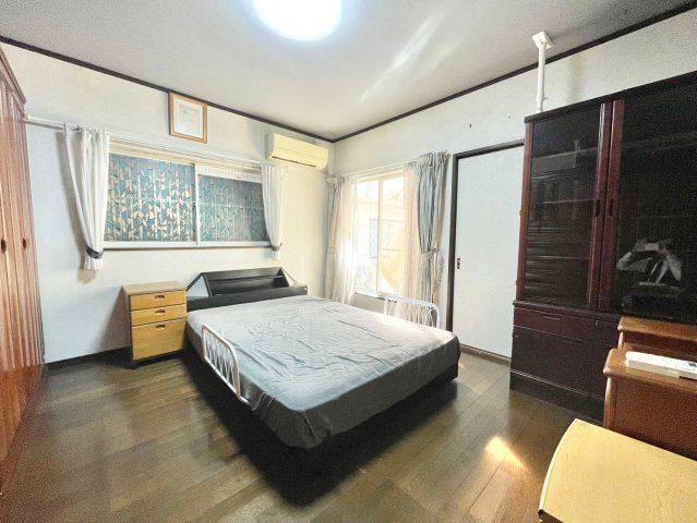 八幡市八幡隅田口　中古一戸建ての寝室|開放的な寝室です