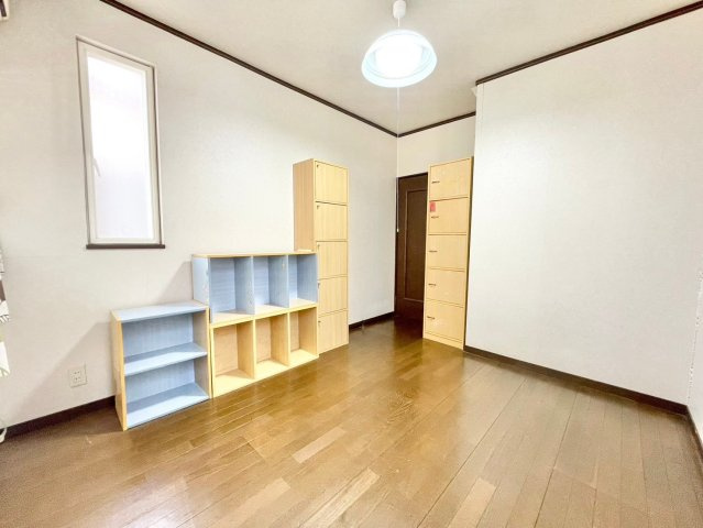 八幡市八幡隅田口　中古一戸建ての子供部屋|ゆったりした子供部屋です