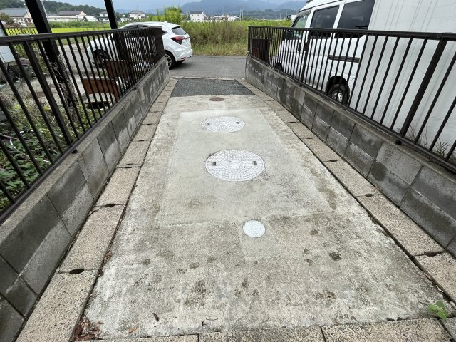 藤岡市鮎川　中古650の駐車場