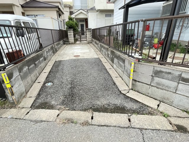 藤岡市鮎川　中古650の駐車場
