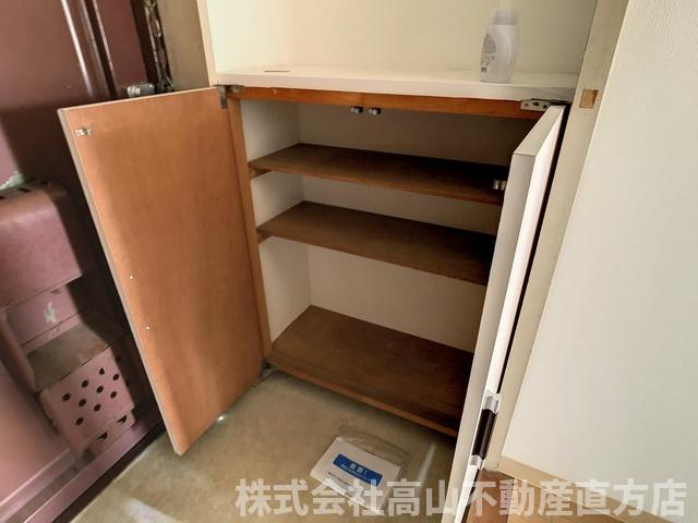 直方市新知町の賃貸マンションの玄関