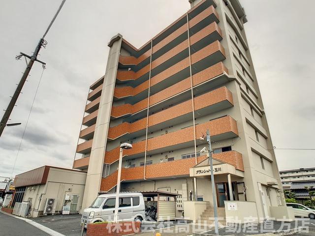 直方市新知町の賃貸マンションの外観