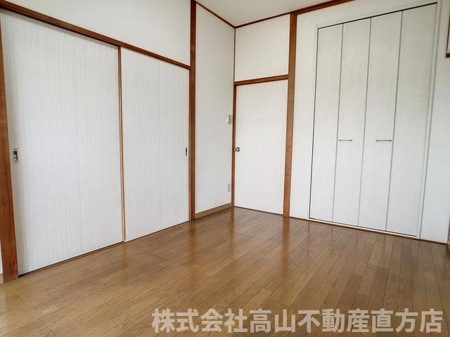 直方市新知町の賃貸マンションの居間・リビング