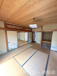 【和室】 | 岐阜市岩田坂築35年鉄骨造中古住宅6LDK＋S！広いバルコニーと広いお庭のあるお家！眺望良好です♪ | 岐阜市岩田坂築35年鉄骨造中古住宅6LDK＋S！広いバルコニーと広いお庭のあるお家！眺望良好です♪