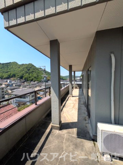 【バルコニー】 | 岐阜市岩田坂築35年鉄骨造中古住宅6LDK＋S！広いバルコニーと広いお庭のあるお家！眺望良好です♪ | 岐阜市岩田坂築35年鉄骨造中古住宅6LDK＋S！広いバルコニーと広いお庭のあるお家！眺望良好です♪