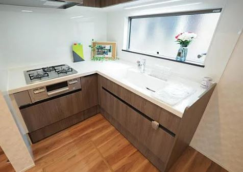 【未入居】川越市砂中古住宅のキッチン|明るいキッチンで気持ち良くお料理していただけます！