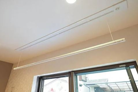 【未入居】川越市砂中古住宅の内装|室内物干しも便利！