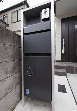 【未入居】川越市砂中古住宅の玄関|宅配ボックス付きのポストとインターフォン！