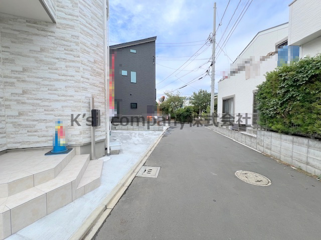 ◎茅ヶ崎市下町屋　築未入居戸建の前面道路含む現地写真|前面道路は静かで交通量も少ないです◇