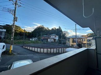 【展望】 | バルコニーからの眺望です♪目の前は駐車場になっていて視界を遮る建物がありません☆