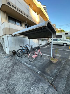 【その他共用部分】 | 屋根付きの駐輪場があるので雨が降っても安心です☆自転車はちょっとした移動手段に便利ですよね！