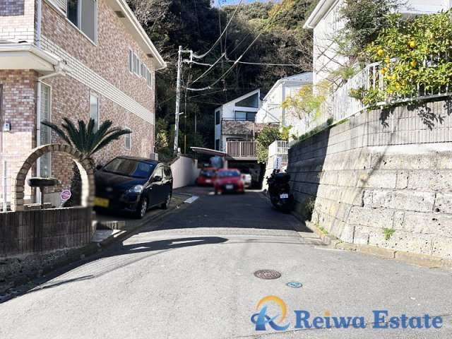 中古戸建　鎌倉市七里ガ浜東5丁目の前面道路含む現地写真