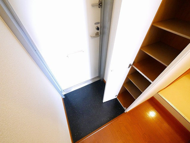 レオパレス蘭の玄関