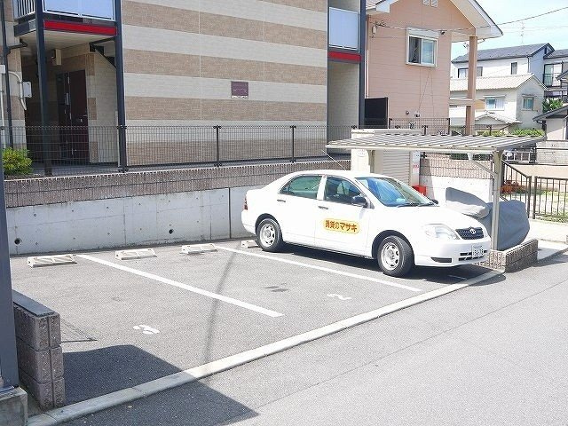 レオパレス蘭の駐車場|駐車場に車を止められます