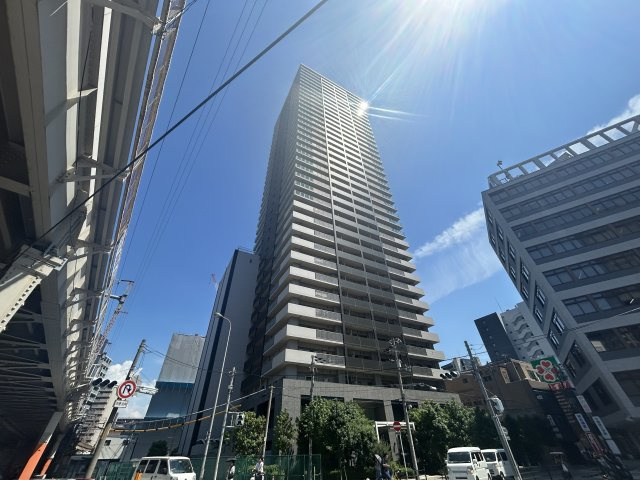 ローレルタワー梅田の外観