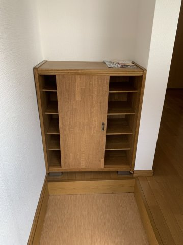 ホワイトコーポ佐藤の玄関