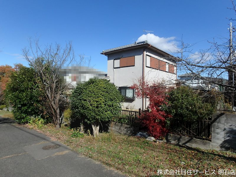 桜が丘東町4丁目土地の前面道路含む現地写真|南西側道路(歩道)からの写真