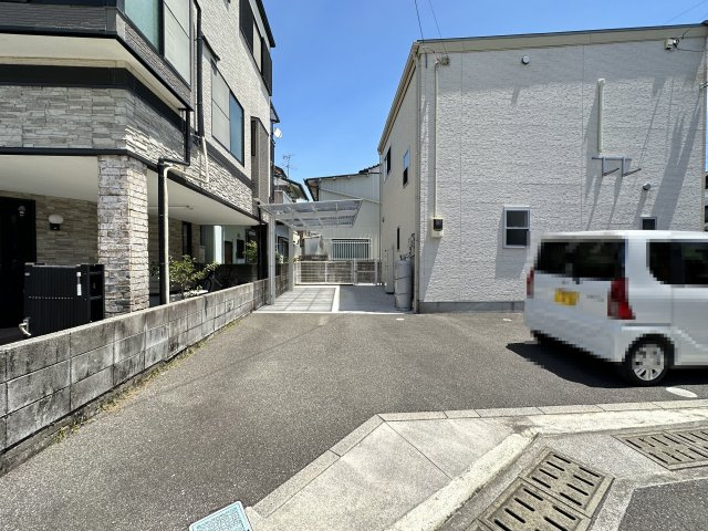 ミュージア薊野西町の駐車場
