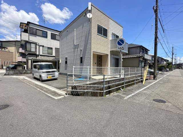 ミュージア薊野西町の駐車場