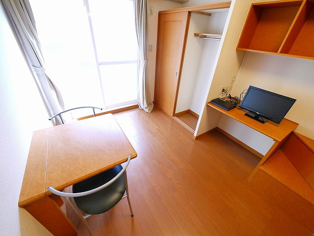 レオパレスブルーメの洋室|使い勝手のいい洋室です