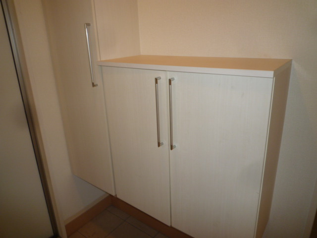 倉敷市広江２丁目のアパートの玄関|下駄箱