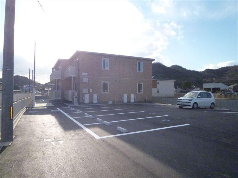 倉敷市林のアパートの駐車場