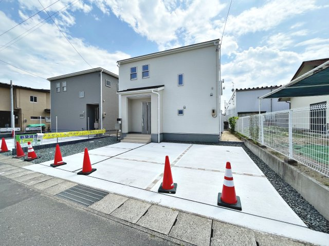 方木田前白家　吉井田小・第一中　性能評価取得の耐震住宅の外観